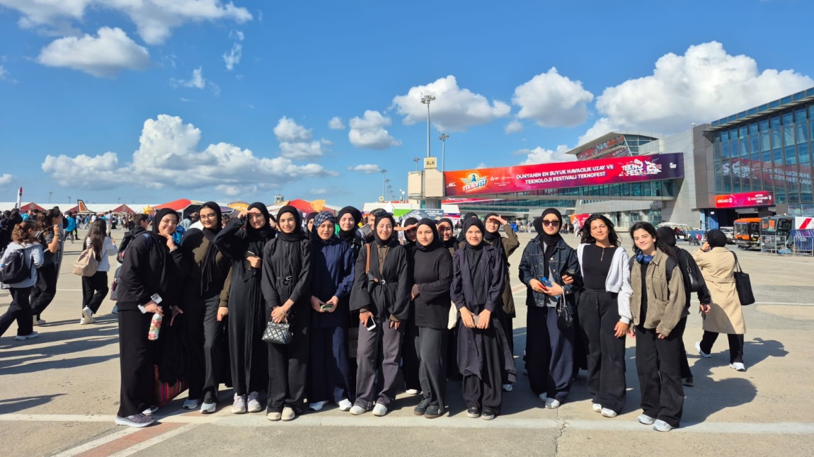 Okulumuz öğrencileri ile beraber havacılık, uzay ve teknoloji  festivali Teknofesti ziyaret ettik.