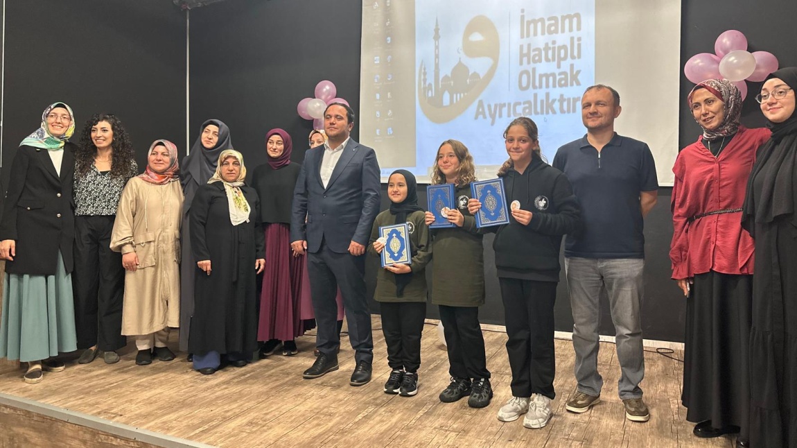 “İmam hatipli olmak ayrıcalıktır.” Okulumuz meslek dersleri zümresi tarafından düzenlenen 5. ve 9. Sınıflarımıza ortyantasyon kapsamında hoş geldin programı.